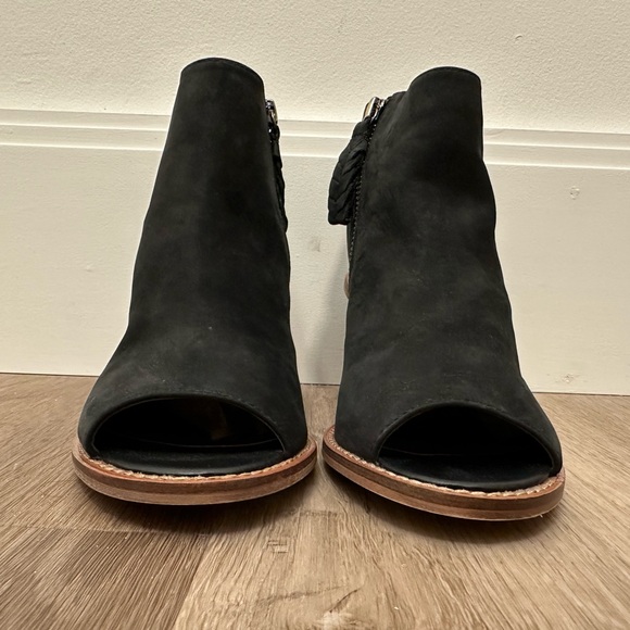 NWOT Chinese Laundry Peep Toe Booties Size 6.5 in Black - Picture 2 of 6